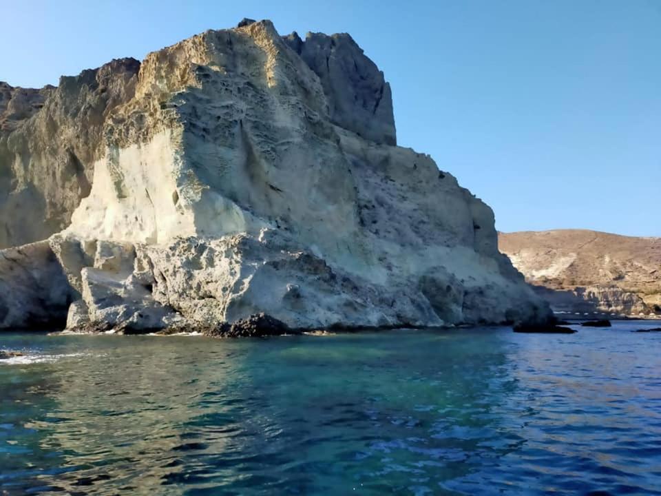 Rodothea And Adams On The Beach, Santorini Монолитос Екстериор снимка