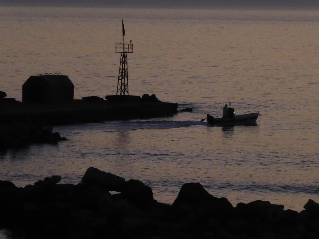 Rodothea And Adams On The Beach, Santorini Монолитос Екстериор снимка